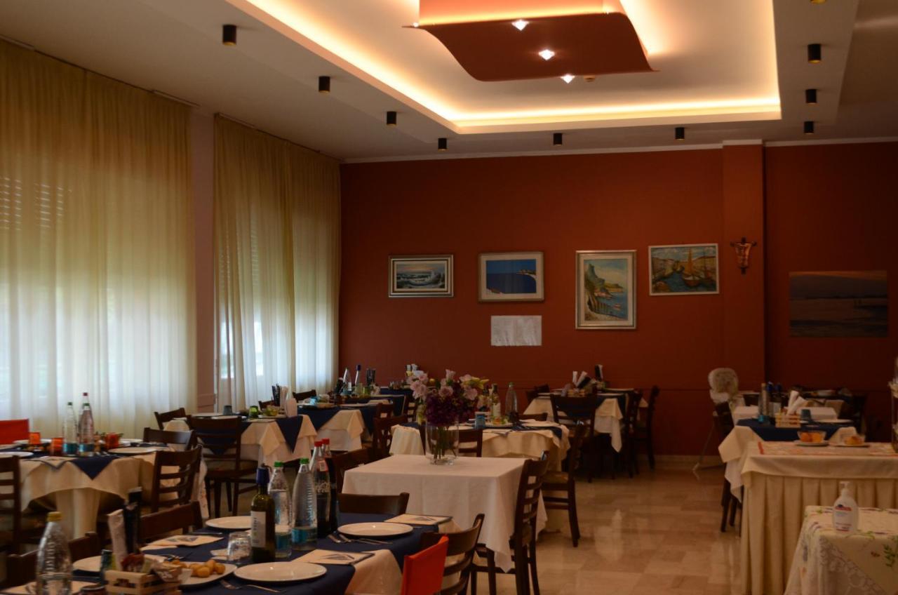 Hotel Boston Cesenatico Exterior photo